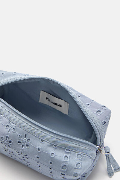 Pull & Bear İşlemeli makyaj çantası