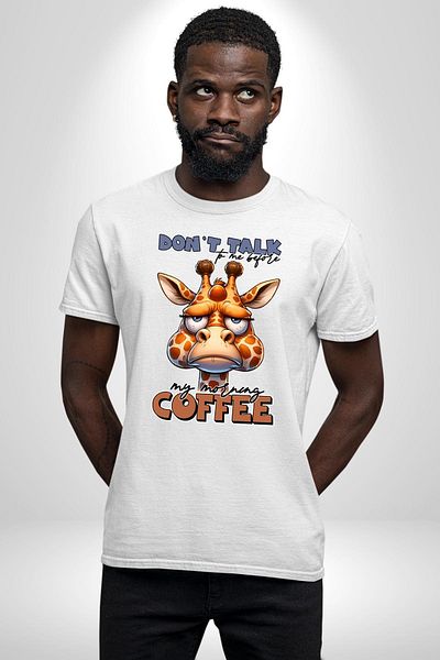 Angemiel تي شيرت Giraffe Coffee Love Don't Talk Before Coffee أبيض كبير الحجم للنساء والرجال مطبوع من الأمام