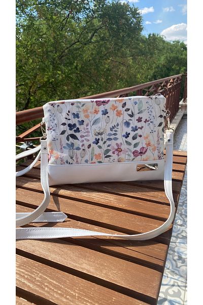 TALKING DREAMS Medium Clutch with White Flowers