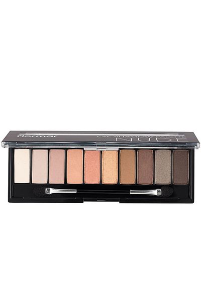 Flormar A Flormar eyeshadow consists of 10 distinctive colors.