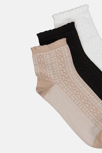 Bebe Women 3 Pairs Textured Quarter Socks, White