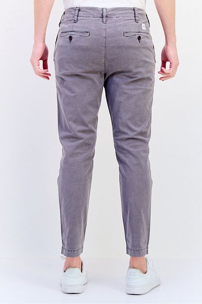 AMERICAN EAGLE Men Slim Fit Embroidered Logo Chino Pants, Grey