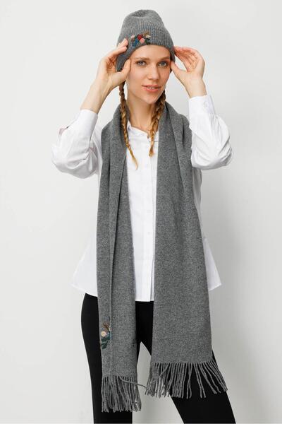 Desen Triko Жіноча вовняна шапка з вишивкою в стилі рококо, колір димчастий