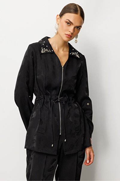 Moda İlgi Modailgi Yakası Akseuar Detaylı Safari Kol Fermuar Kapamalı Tünel Bağlamalı Ara Boy Tunik Siyah