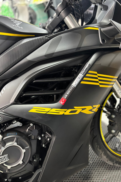 Banxtre Voge 250RR için Sarı Renk Orijinal 250RR Yazı Sticker Etiket (2 Adet)