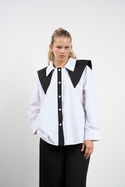 HANIQA Women's Plus Size Poplin Shirt with Navy Collar
