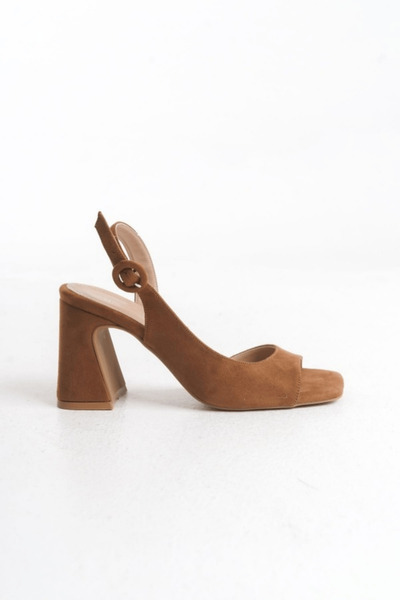 ESSE CO Γυναικεία παπούτσια με λεπτομέρεια με αγκράφα με τακούνι