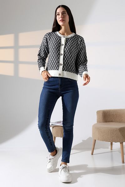 ALCHON Round Neck Long Sleeve Buttoned Diamond Jacquard Patterned Furry Soft Textured Knitwear Cardigan