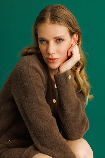 Desen Triko Women's O-Neck Metal Button Aphrodite Short Knitwear Jacket Brown