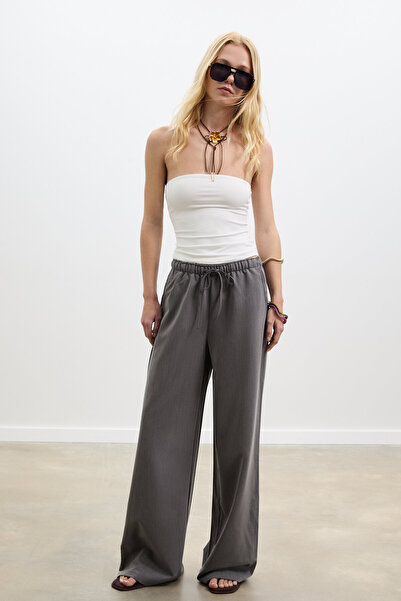 Stradivarius Dökümlü uzun, günlük pantolon