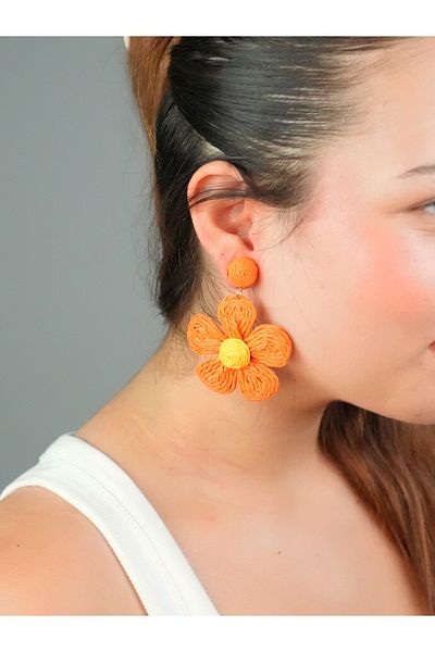 Sumen Butik White Hanging Daisy Motif Summer Earrings