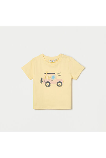 Juniors تي شيرت بطبعة جرافيكية مع رقبة دائرية وأكمام قصيرة