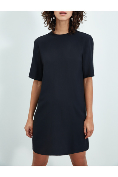 NEWRULES Sırt dekolteli yüksek yaka klasik mini elbise