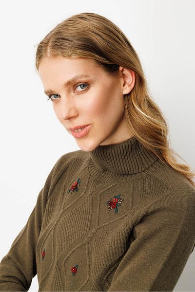 Desen Triko Women's Full Turtleneck Front Diamond Embroidered Sweater Khaki