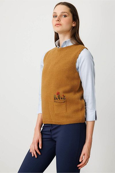 Desen Triko Women's Crew Neck Pocket Top Flower Embroidered Wool Sweater Brown