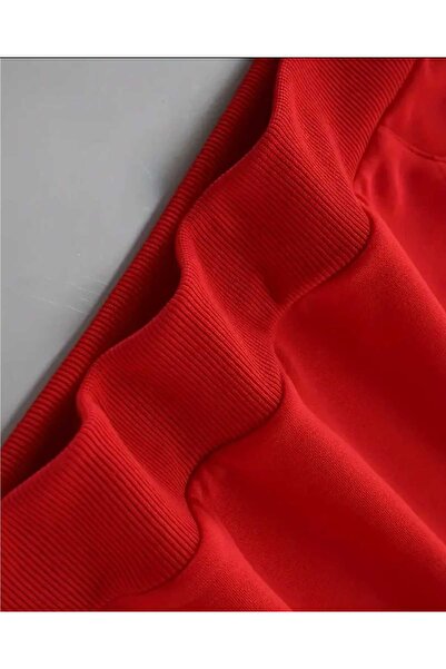 caddekombin سويت شيرت أحمر بطبعة Book Therapy مع جيب وغطاء للرأس من الصوف من الداخل