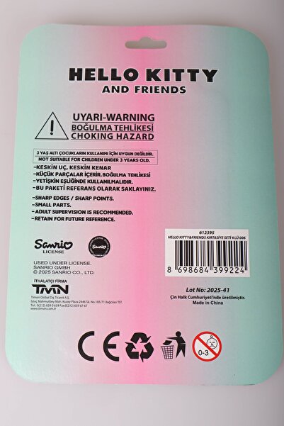 Hello Kitty "DEKOMUS ISLAK MENDİL HEDİYELİ" LİSANSLI HELLO KITTY & BEST FRIENDS 4'LÜ KIRTASİYE SETİ NOT DEFTERİ,