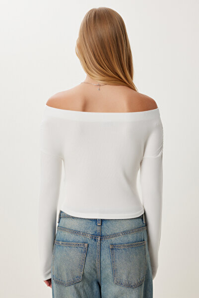 Happiness İstanbul Women's Ecru Gathered Boat Neck Crop Blouse Ub00422