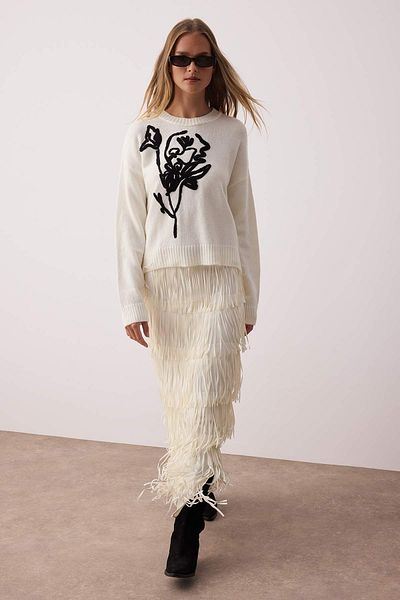 Trendyol Collection Ecru Soft Textured Embroidered Knitwear Sweater Twoaw26Kz00052