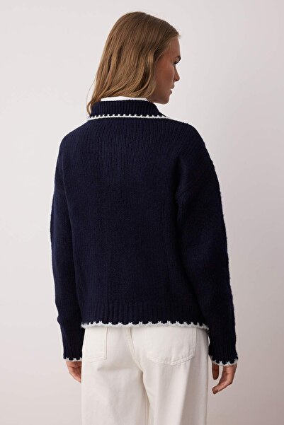 Trendyol Collection Granatowy, miękki, szeroki, wzorzysty sweter z dzianiny TWOAW26KZ00134