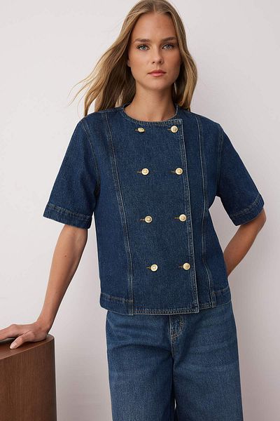 Trendyol Collection Σκούρο μπλε κουμπί με λεπτομέρεια κοντομάνικο τζιν μπουφάν TWOAW26CE00005