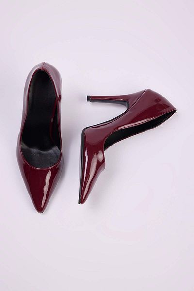 TRENDYOL SHOES Pantofi cu toc subțire stiletto pentru femei din piele lacuită burgundă TAKSS25TO00025