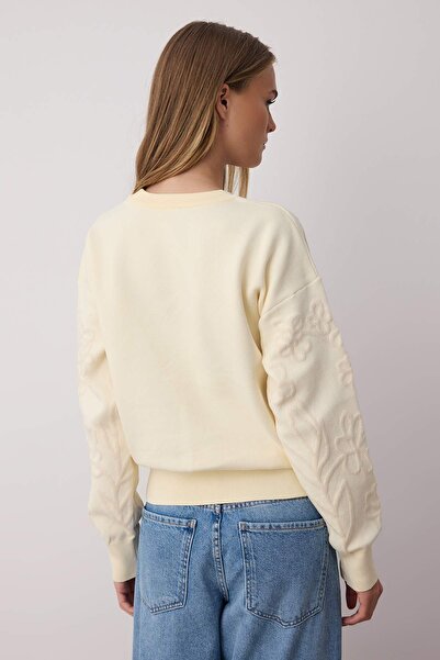 Trendyol Collection Πλεκτό πουλόβερ με μοτίβο λουλουδιών εκρού TWOAW26KZ00050