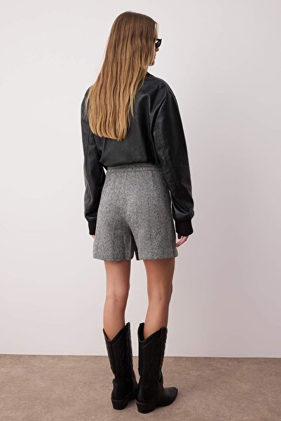 Trendyol Collection Antracitová sukně Wrap Stitch Woven Shorts TWOAW21SR0082