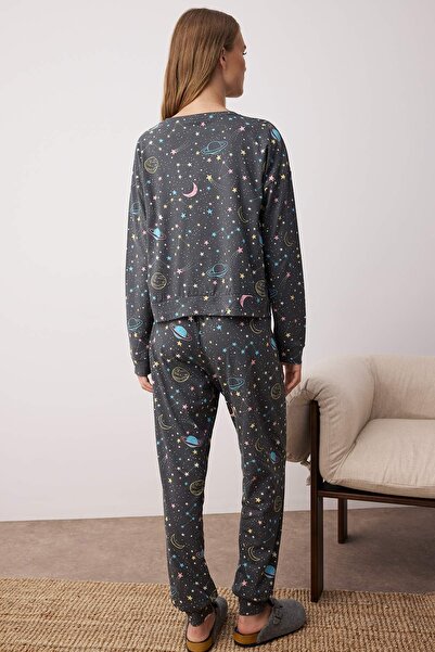 Trendyol Collection Set de lenjerie de dormit tricotată cu model Galaxy, antracit - 100% bumbac THMAW21PT0794