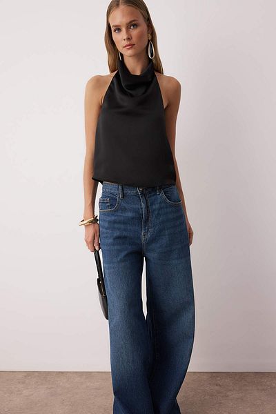 Trendyol Collection Bluză neagră, dreaptă, cu guler Halter, fără mâneci, din satin țesut TPRAW26BZ00003