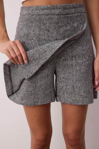 Trendyol Collection Antracitová sukně Wrap Stitch Woven Shorts TWOAW21SR0082