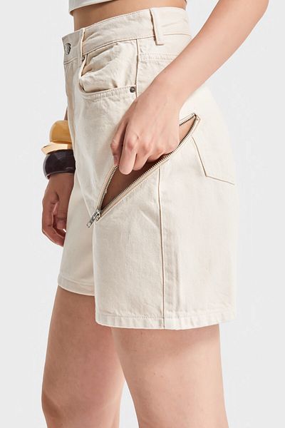 its basic Women's Raw Color 7S5-69 Midi Length Zipper Detailed 100% Cotton Mom Fit Design Denim Shorts