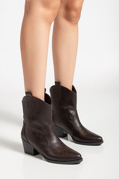 MS SUGAR SHOES Western Cowboy Γυναικείες κοντές μπότες από συνθετικό δέρμα Bitter Brown κεντημένες