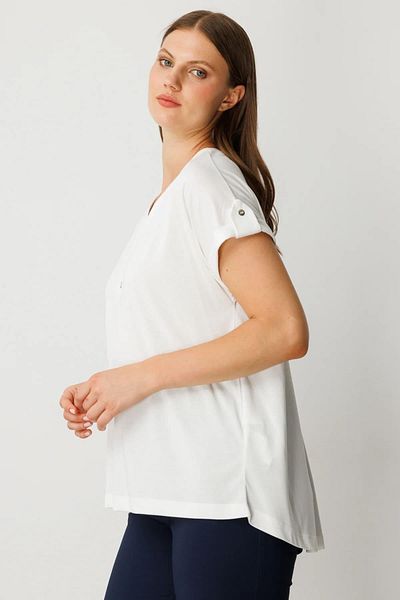 On Fashion Blouse with Buttoned Sleeves and Front V-Neck