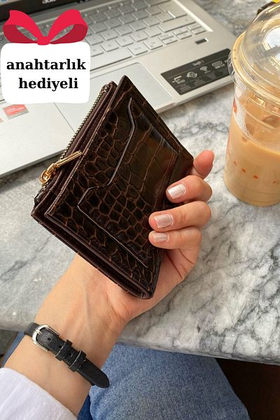 Mazel Design Women's Brown Crocodile Patterned Zippered Card Holder Wallet