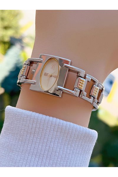 Q&Q QZ01J7821A Vintage Women's Wristwatch - Stylish and Comfortable Design