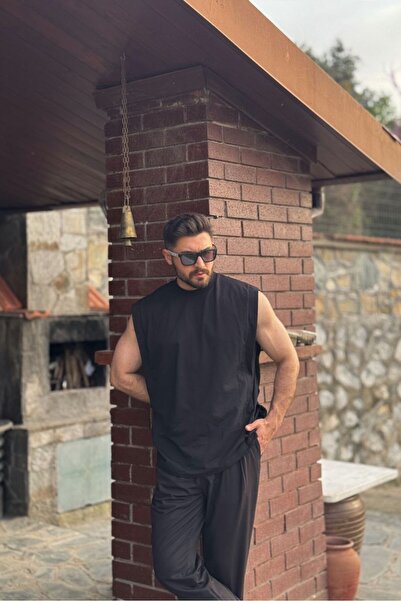 Le Touche Men's Black Basketballer Zero Sleeve Crew Neck Sleeveless T-Shirt