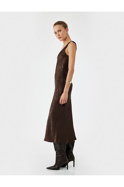 Koton Slim Fit Αμάνικο Μακρύ Σατέν Φόρεμα με Χοντρό λαιμόκοψη
