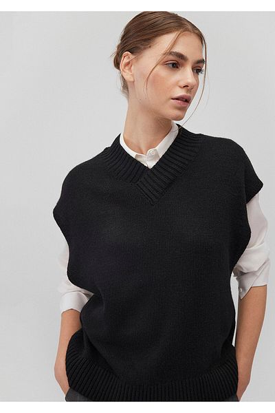Mavi Wool Blended V-Neck Black Sweater Regular Fit / Regular Fit 1710573 -900