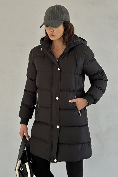 moda armanc Dámský černý dlouhý nafukovací kabát - s kapucí, zlatým detailem