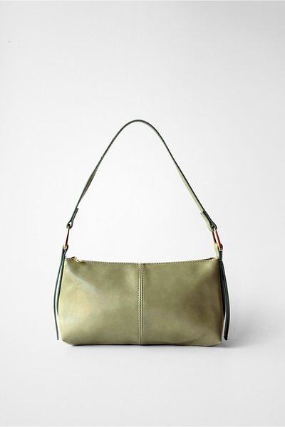 Yuka Atelier Geantă de umăr mini Cushy din piele artificială lucioasă