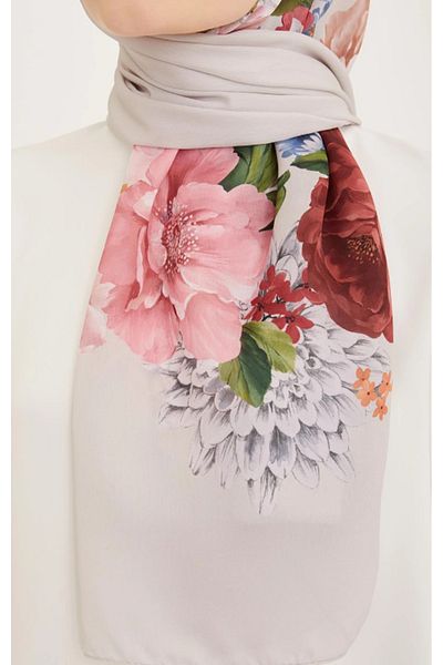 Armine Life Shawl 3611 - Model 20x18