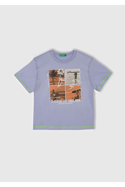 United Colors of Benetton Tricou pentru băiat violet cu imprimeu foto în relief cu detalii contrastante
