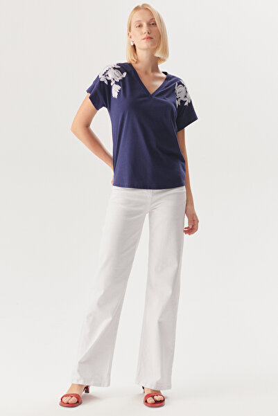 Exquise İşleme Detaylı V Yaka Lacivert Pamuklu Regular Örme Tişört