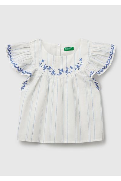 United Colors of Benetton Cămașă albă cu mânecă scurtă, evazată, cu mâneci cu dungi și broderie în față pentru fete