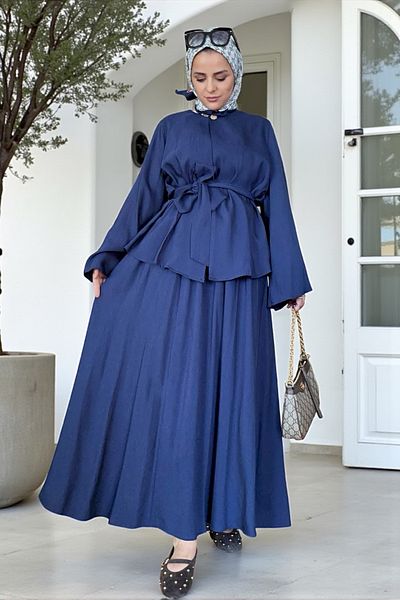 Aselim Hijap Moda Σετ με χρυσά κουμπιά και λεπτομέρεια από εισαγόμενο ντραπέ φούστα με ζώνη – Κομψό κοστούμι (μέγεθος 36–46) Navy Blue