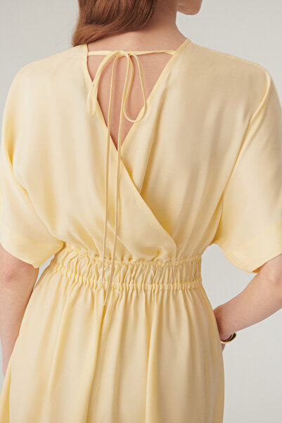Exquise Beli Büzgülü Açık Sarı Regular Midi Elbise