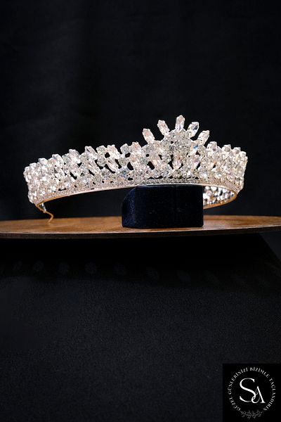 SimgeAksesuar Crystal Stone Fashionable and Elegant Bridal Tiara