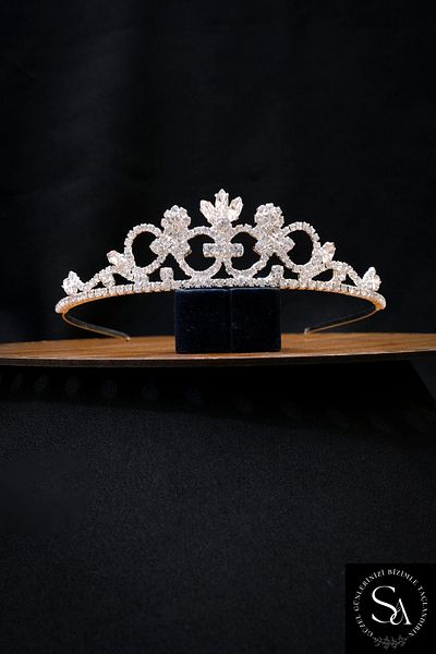 SimgeAksesuar Crystal Stone Fashionable and Elegant Bridal Tiara