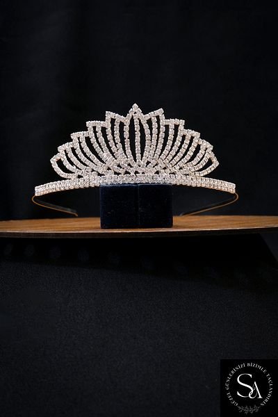 SimgeAksesuar Crystal Stone Fashionable and Elegant Bridal Tiara